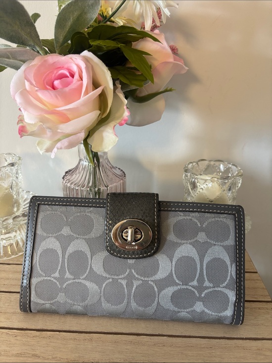 Coach Handbags - Coach Vintage Gray Signature Turnlock Wallet